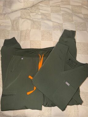 FIGS Olive Green Scrub Set